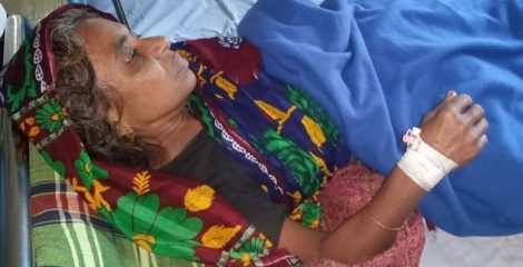 বিধবাকে পিটিয়ে হাসপাতালে পাঠালো প্রভাবশালী প্রতিবেশীরা