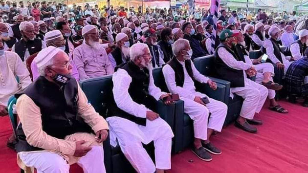 শরীয়তপুরে ১০১ মুক্তিযোদ্ধাকে ‘মুজিব কোট’ পড়িয়ে সম্মাননা