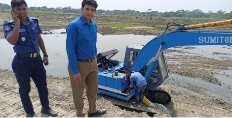 গোসাইরহাটে ভেকু দিয়ে ফসলি জমি খনন করায় ১’লক্ষ টাকা জরিমানা