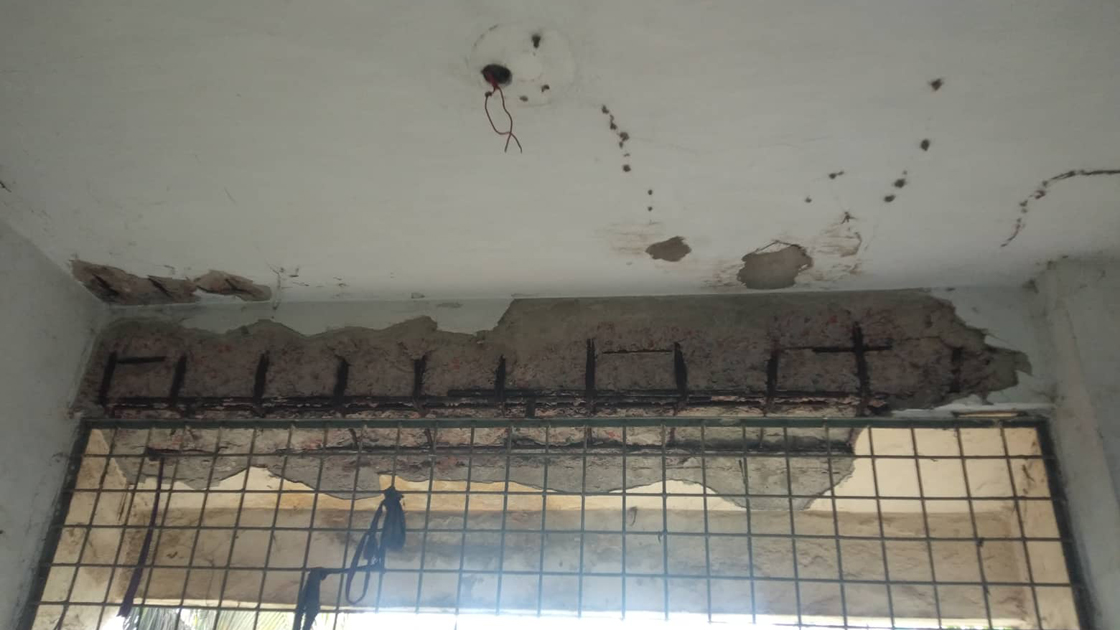 ঝুঁকিপূর্ণ ভবনে চলছে পাঠদান কার্যক্রম