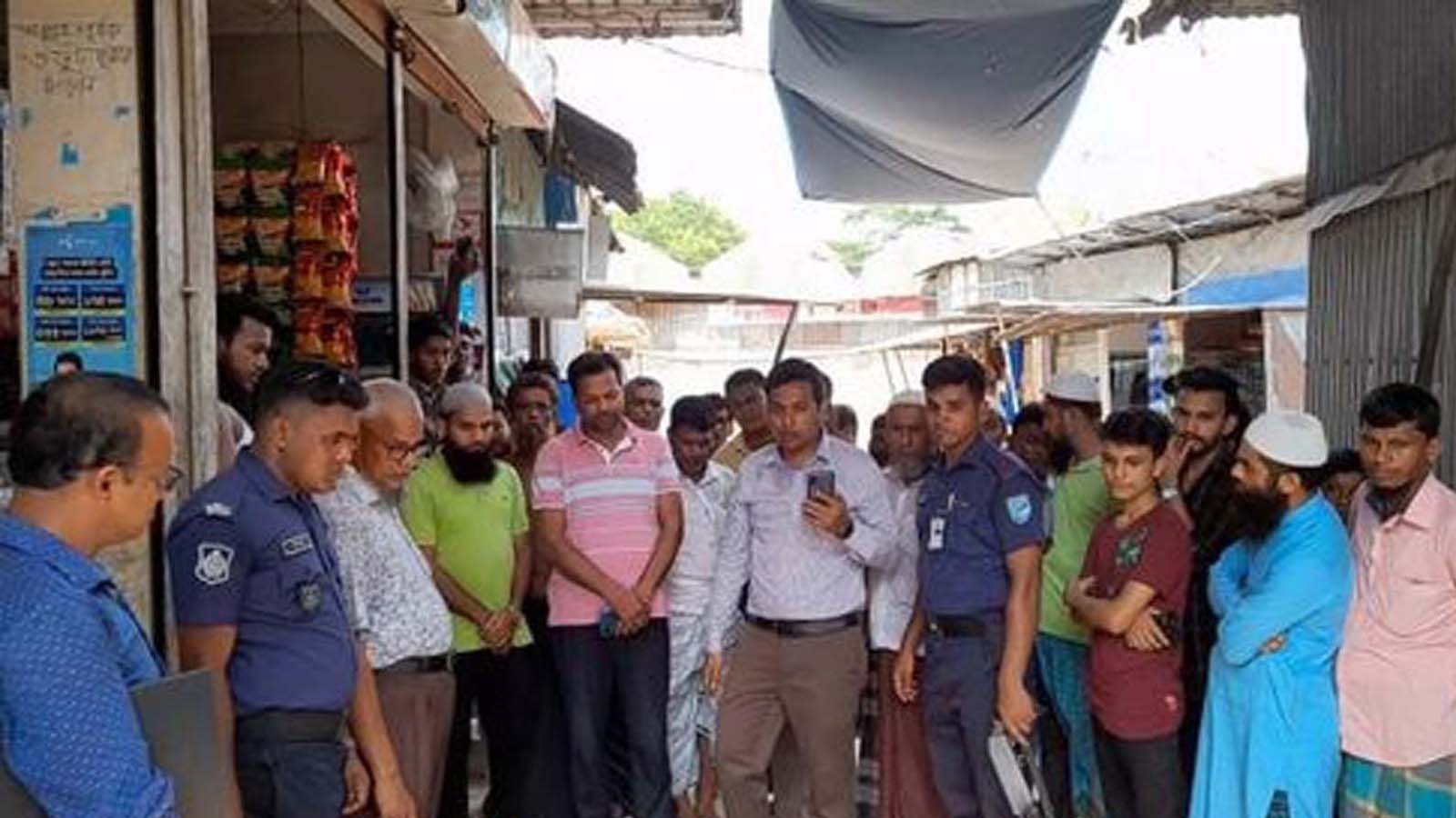 ভেদরগঞ্জ বোতলজাত সয়াবিন তেল খুলে ড্রামে ঢেলে উচ্চ মূল্যে বিক্রি, জরিমানা সামরিক দোকান বন্ধ