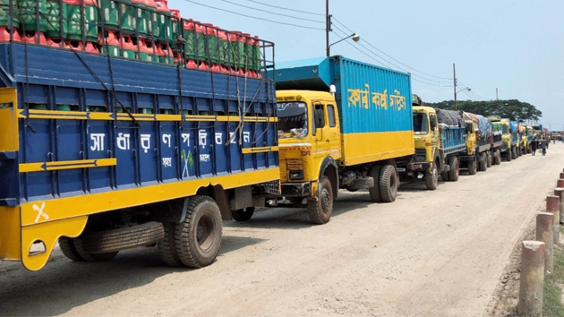 ফেরী পারের অপেক্ষায় ৫ শতাধিক গাড়ি