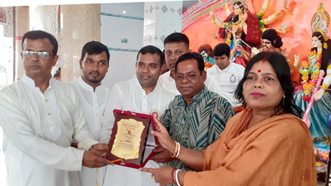 শারদীয় দুর্গোৎসবে শরীয়তপু‌র  সেরা ১০ মণ্ডপে পুরস্কার বিতরণ