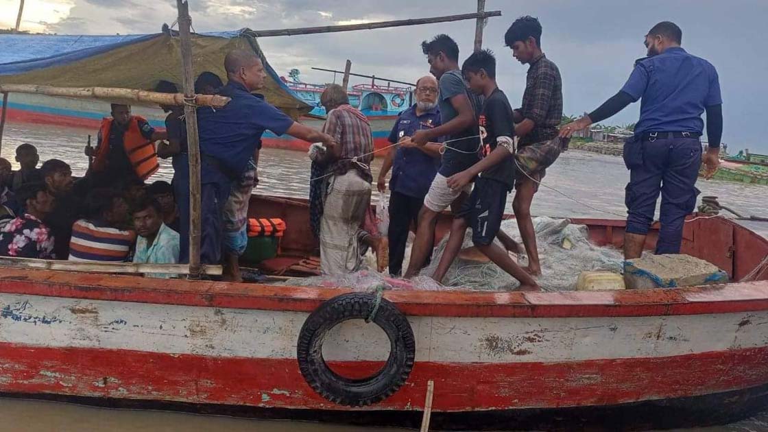 মা ইলিশ রক্ষা অভিযানে শরীয়তপুরে ৫৪২ জনের বিরুদ্ধে মামলা, ৩৮২ জনকে কারাদণ্ড