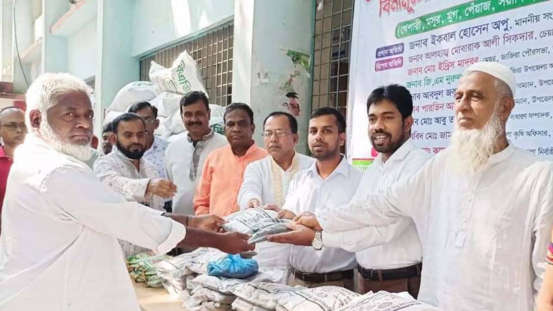 জাজিরায় ২৬৪৫ জন ক্ষুদ্র ও প্রান্তিক কৃষকের মাঝে বিনামূল্যে উফশী  জাতের বীজ বিতরণ