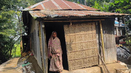 নববধুকে জিম্মি করে জরিমানা আদায় করার অভিযোগ !