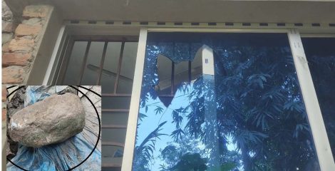 আওয়ামী লীগ নেতার ঘরে পাথর নিক্ষেপ বখাটেদের, থানায় অভিযোগ