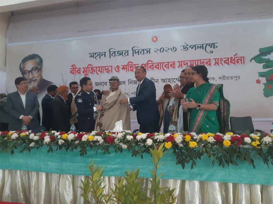 শরীয়তপুরে বীর মুক্তিযোদ্ধা ও শহীদ পরিবারকে সংবর্ধনা