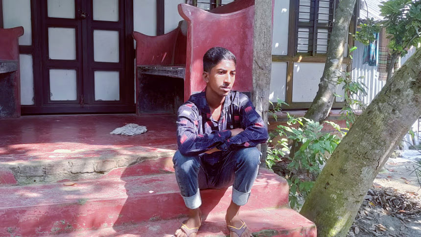নড়িয়ায় ১৮ বছর বয়সী কাইয়ুম ভাত খেতে পারেন না