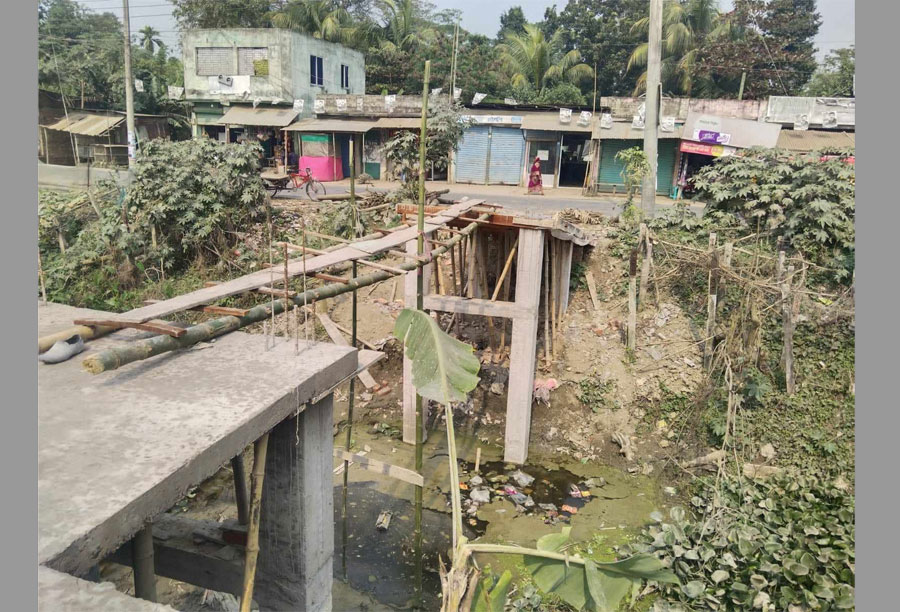শরীয়তপুর সরকারি খালের উপর ব্যক্তিগত ব্রীজ নির্মাণ!