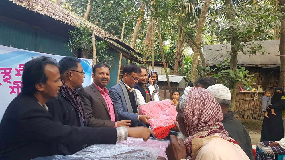 শরীয়তপুরে শীতার্তদের পাশে ‘শুভজন’