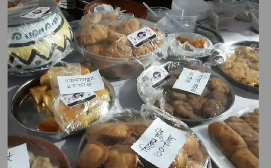 শরীয়তপুরে ঐতিহ্যের সুবাসে মনমাতানো জাতীয় পিঠা উৎসব