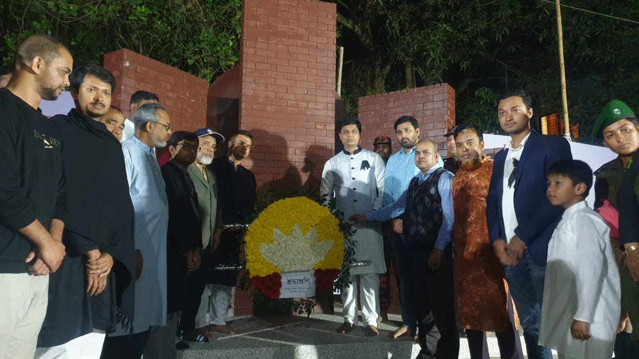 ভাষা শহীদদের স্মরণে ভেদরগঞ্জ উপজেলা প্রশাসনের শ্রদ্ধা নিবেদন