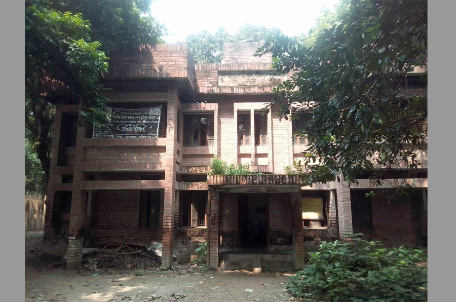 শরীয়তপুরে ইউনিয়ন উপ-স্বাস্থ্য কেন্দ্র আছে, নেই চিকিৎসক” অযত্নে নষ্ট হচ্ছে সরকারের টাকার ভবন