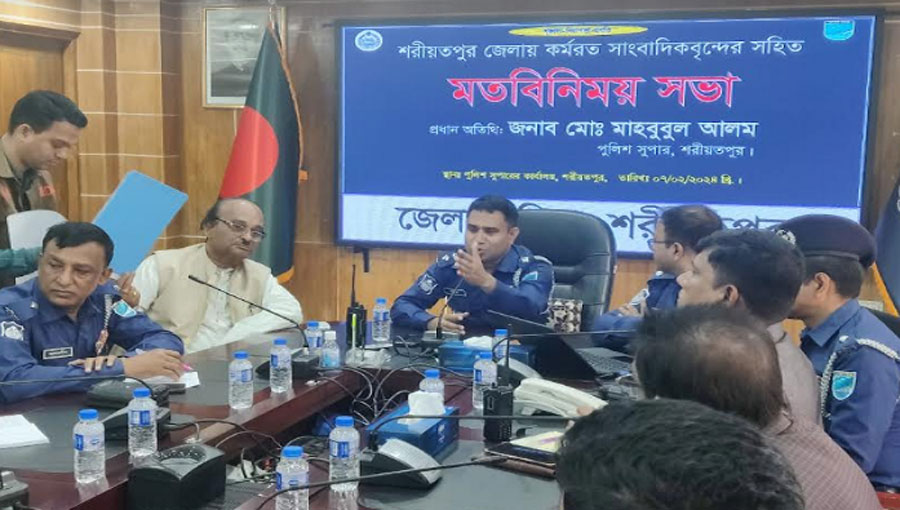 শরীয়তপুরে সাংবাদিকদের সাথে মতবিনিময় সভায় অপরাধ দমনে সহযোগিতা কামনা পুলিশ সুপারের