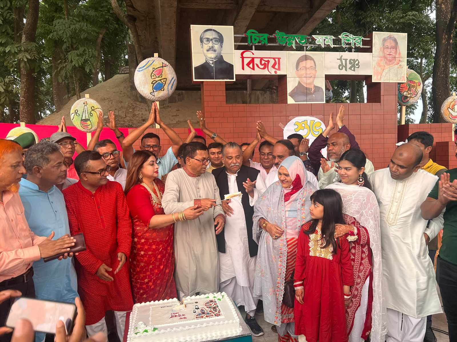 শরীয়তপুর বাংলা নববর্ষে  বিজয় মঞ্চের উদ্বোধন করলেন একেএম এনামুল হক শামীম এমপি