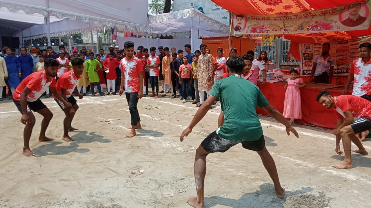 শরীয়তপুরে বর্ষবরণ অনুষ্ঠানে গ্রাম বাংলার জনপ্রিয় হাডুডু খেলা