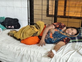 গোসাইরহাটে তুচ্ছ ঘটনায় গৃহবধূকে পিটিয়ে আহত করার অভিযোগ