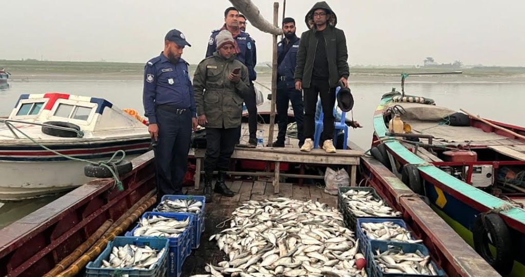 ভেদরগঞ্জে কারেন্ট জালসহ ১৭ জেলে আটক