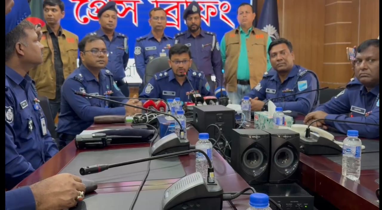 শরীয়তপুরে ব্রিটিশ টোব্যাকো ডিলারের ১৮ লাখ টাকা উদ্ধার ৩ ডাকাত আটক