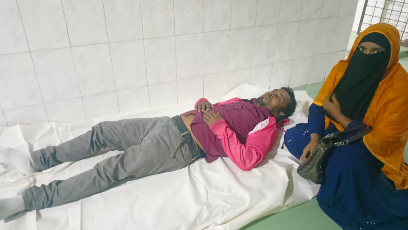 মানবপাচারকারীদের বিচারের দাবিতে ২৪ পরিবারের অনশন, একজন অসুস্থ হয়ে হাসপাতালে