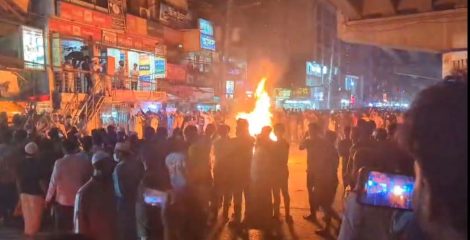 আবাসিক হোটেলে অভিযানে ৯ জন আটক : আসবাবপত্র পুড়িয়ে দিয়েছে বিক্ষুব্ধ জনতা