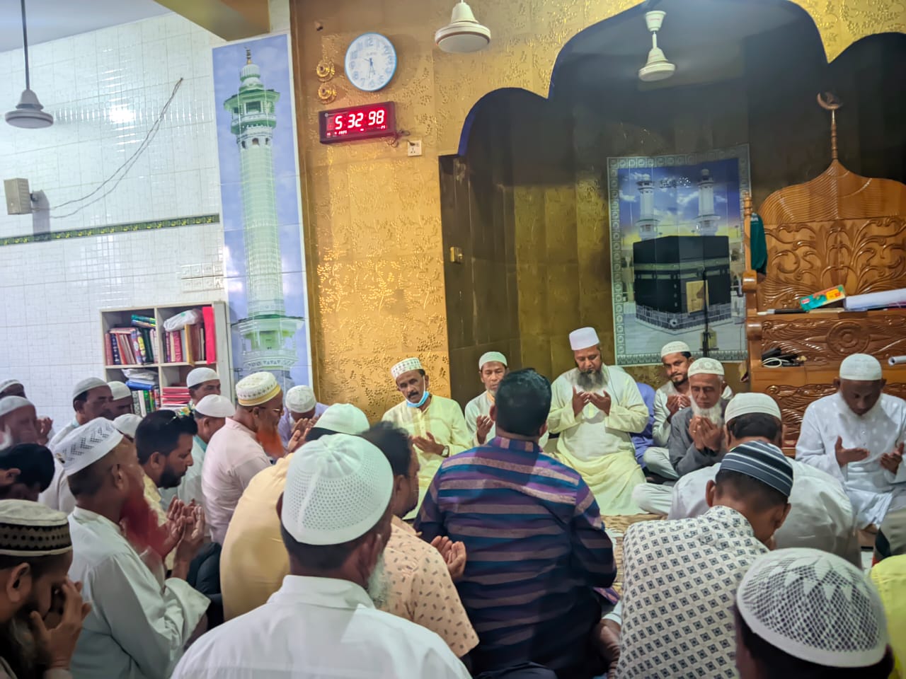 জাজিরার কাজিরহাট নতুন ইজারাদার মাহবুব আলম টিটু আকনের উদ্যোগে দোয়া মাহফিল