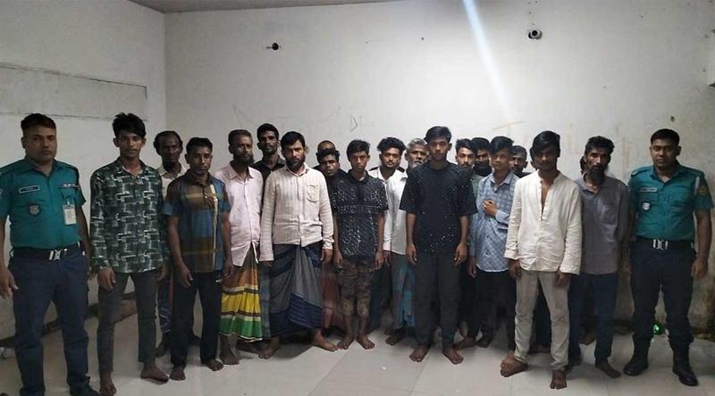 মোহাম্মদপুরে পুলিশের বিশেষ অভিযান: ছিনতাইকারীসহ ৩০ অপরাধী গ্রেফতার