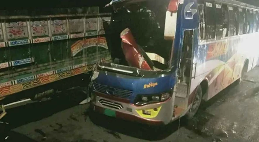 পদ্মা সেতুতে ত্রিমুখী সংঘর্ষ: ২ জন নিহত, ১০ আহত