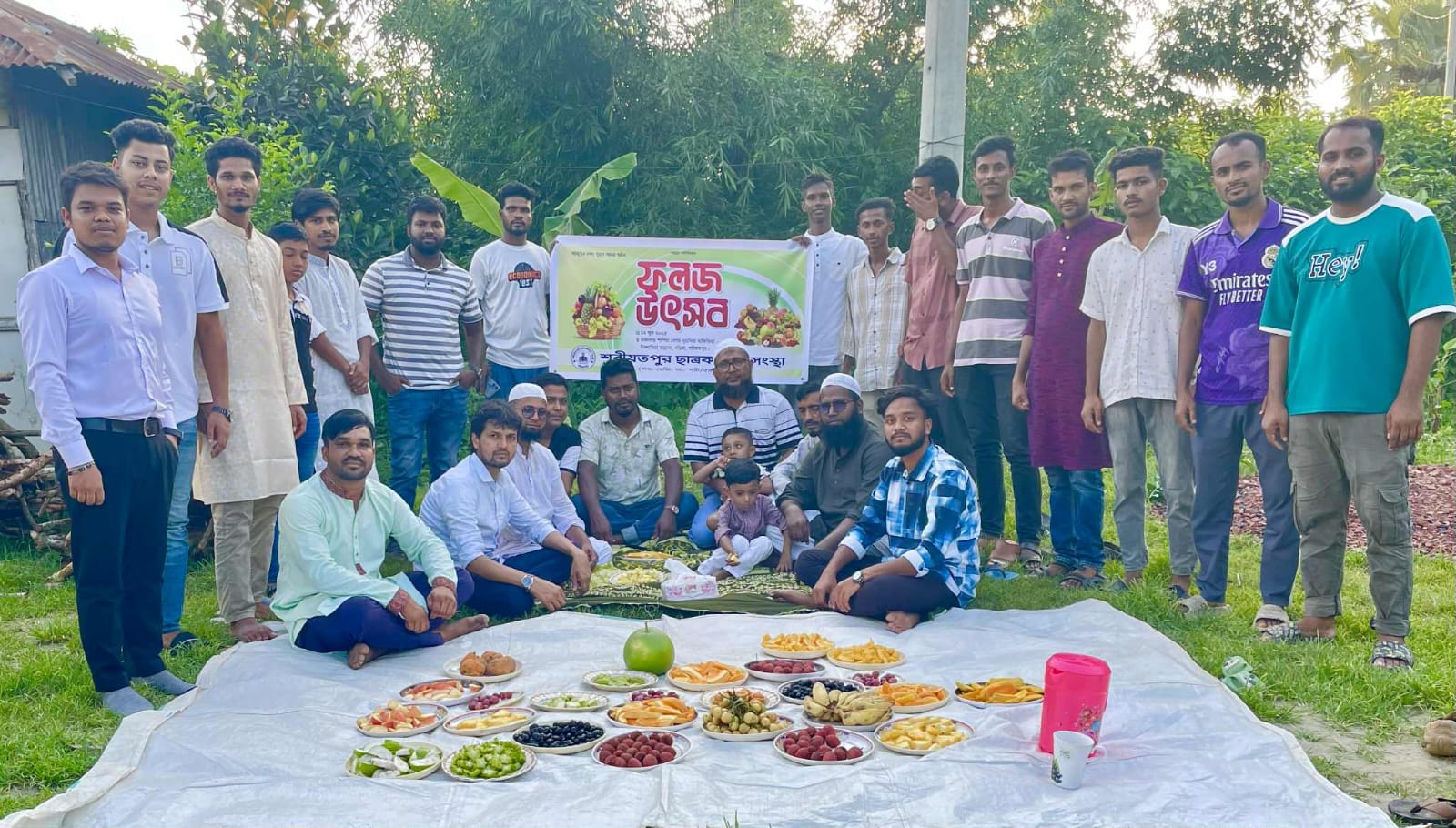 শরীয়তপুরের রাজনগর ২০ প্রজাতির ফল নিয়ে ফলজ উৎসব