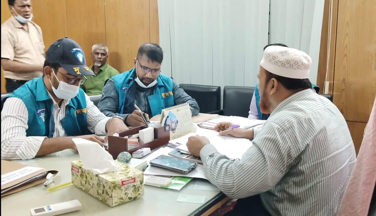 শরীয়তপুরে সদর হাসপাতালে দুদকের অভিযান