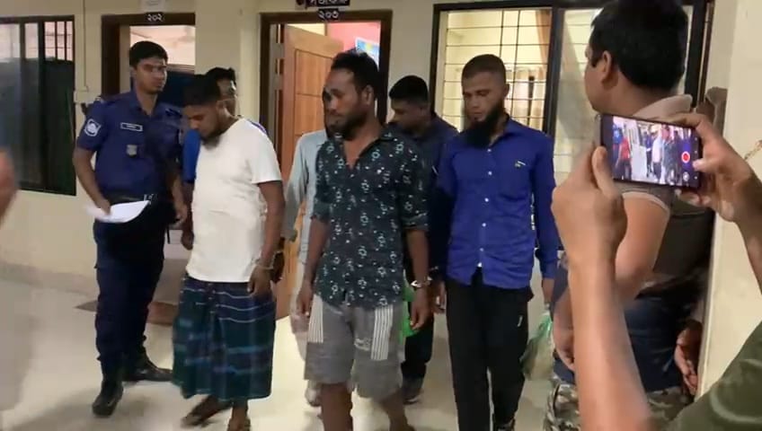 নড়িয়ায় পদ্মা নদী থেকে অবৈধভাবে বালু উত্তোলন: ৫ জনের কারাদণ্ড