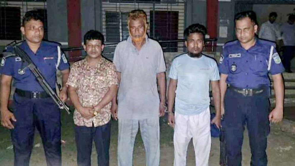 নেত্রকোনায় বাসস্ট্যান্ডে চাঁদাবাজি: বিএনপি-শ্রমিক দলের দুই নেতা গ্রেফতার