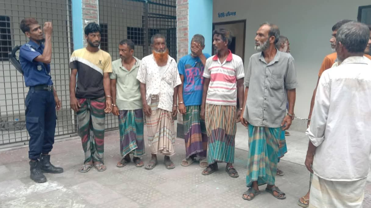 কুষ্টিয়ায় যুবলীগের মিছিলে দিনমজুর ভাড়া: কোদাল-ঝুড়িসহ ১০ শ্রমিক আটক