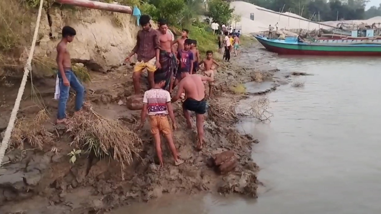 টাঙ্গাইলে যমুনা নদীর তীর থেকে মুক্তিযুদ্ধকালীন ১১ মর্টার শেল উদ্ধার