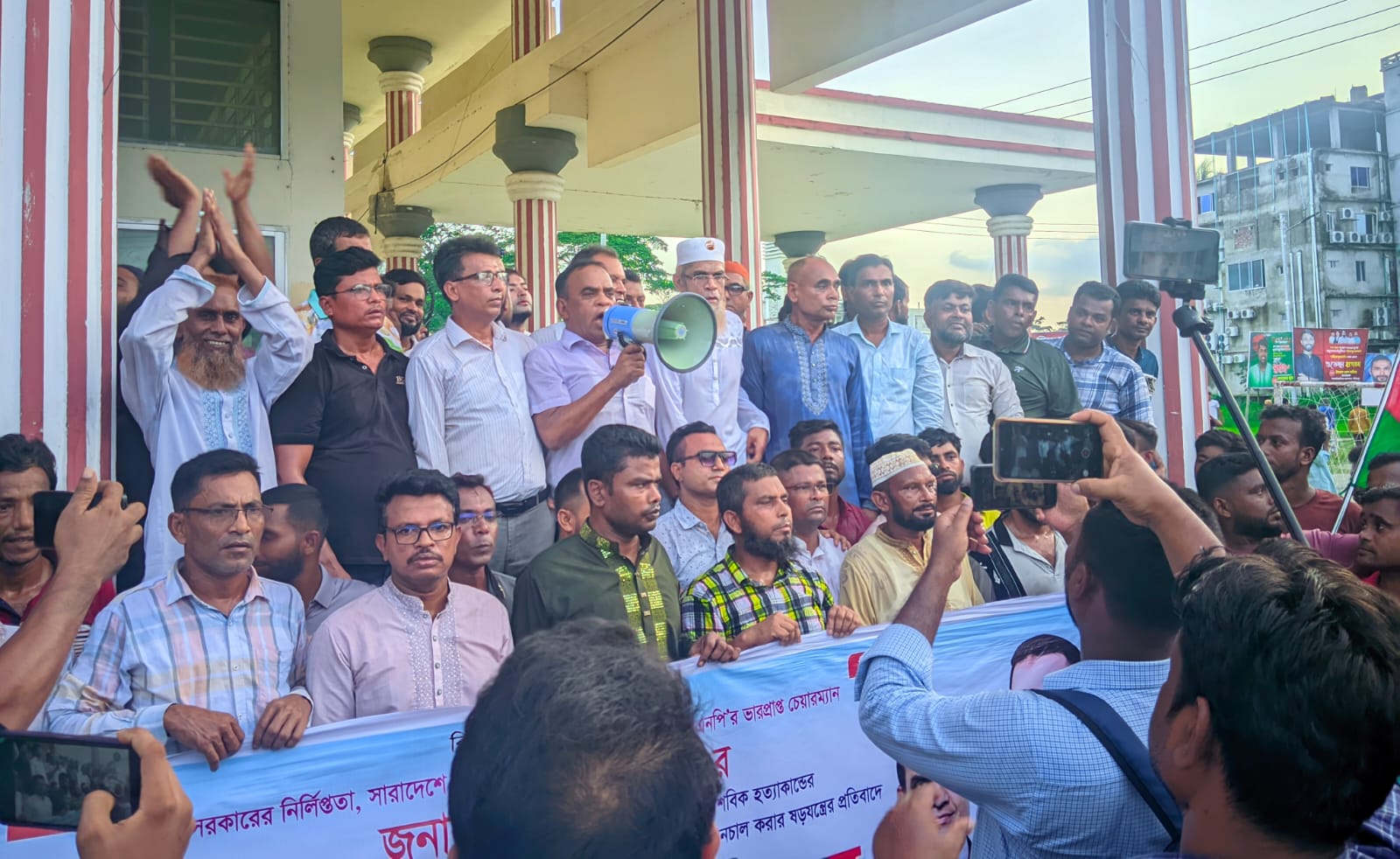 শরীয়তপুরে শ্রমিক দলের বিক্ষোভ মিছিল ও সমাবেশ অনুষ্ঠিত