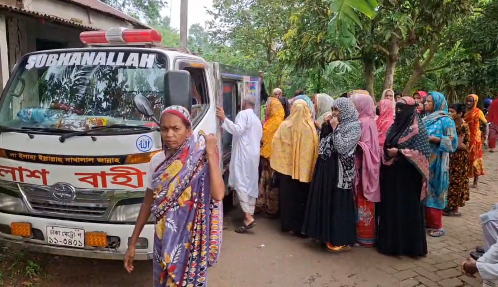 বিমান বিধ্বস্তে নিহত সায়মার মরদেহ পৌঁছেছে গ্রামের বাড়িতে
