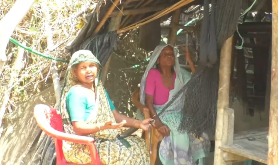 ৮ বছর ধরে নাফ নদী থেকে মাছ ধরা বন্ধ : জেলে পল্লীর চুলায় আগুন জ্বলেনা