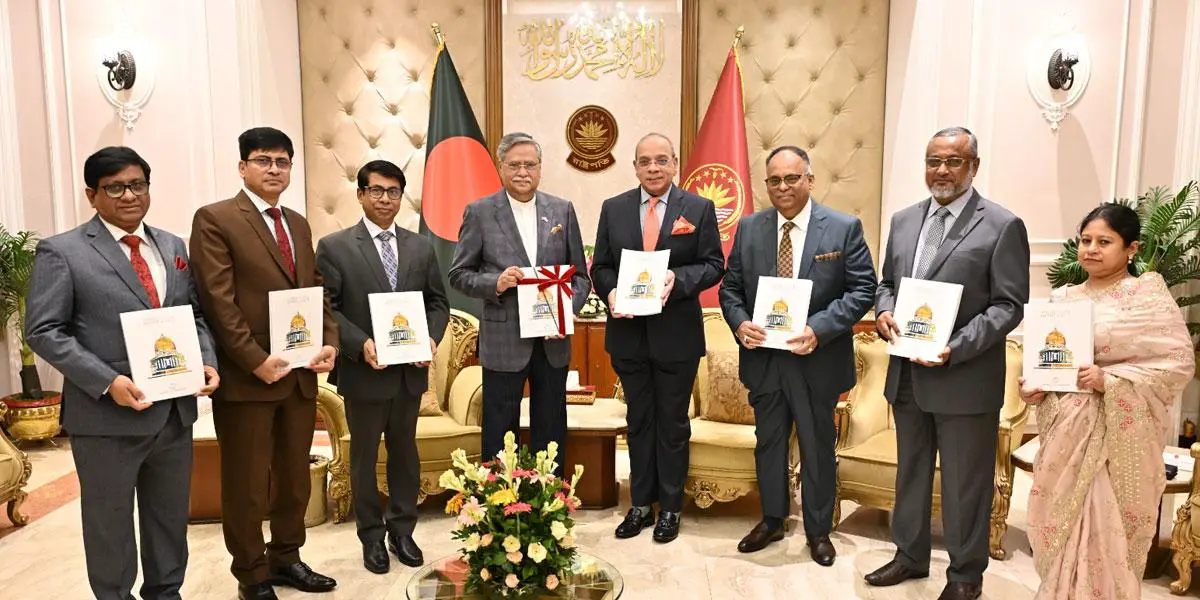 রাষ্ট্রপতির নিকট সুপ্রিম কোর্টের ‘বার্ষিক প্রতিবেদন ২০২৪’ পেশ, বিচারিক অগ্রগতি ও কার্যক্রম তুলে ধরা হয়েছে