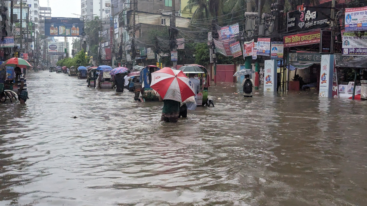 ফেনীতে সম্ভাব্য বন্যা মোকাবেলায় প্রস্তুত ১৩১ আশ্রয়কেন্দ্র, খোলা হয়েছে ২৪ ঘণ্টার কন্ট্রোল রুম