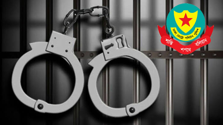 মোহাম্মদপুরে ‘কবজি কাটা আনোয়ার গ্রুপ’-এর দুই সদস্য গ্রেপ্তার, রাজধানীতে আতঙ্ক সৃষ্টিকারী চক্রের বিরুদ্ধে ডিবির অভিযান