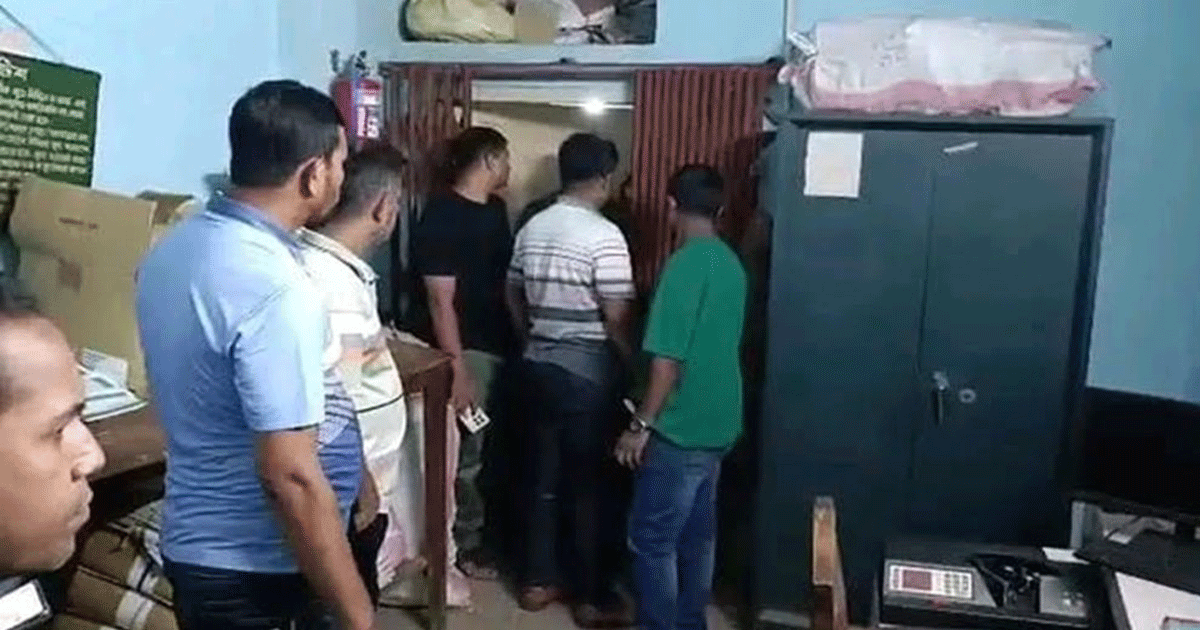 খুলনায় কৃষি ব্যাংক শাখায় লুট: লকার ভেঙে ১৬ লাখ টাকা নিয়ে পালালো দুর্বৃত্ত