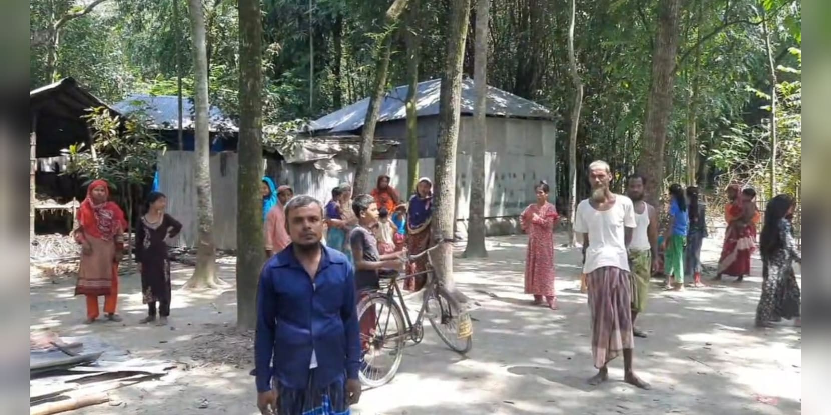 নেশার টাকা না পেয়ে শশুর বাড়িতে আগুন দিয়ে পলাতক জামাই