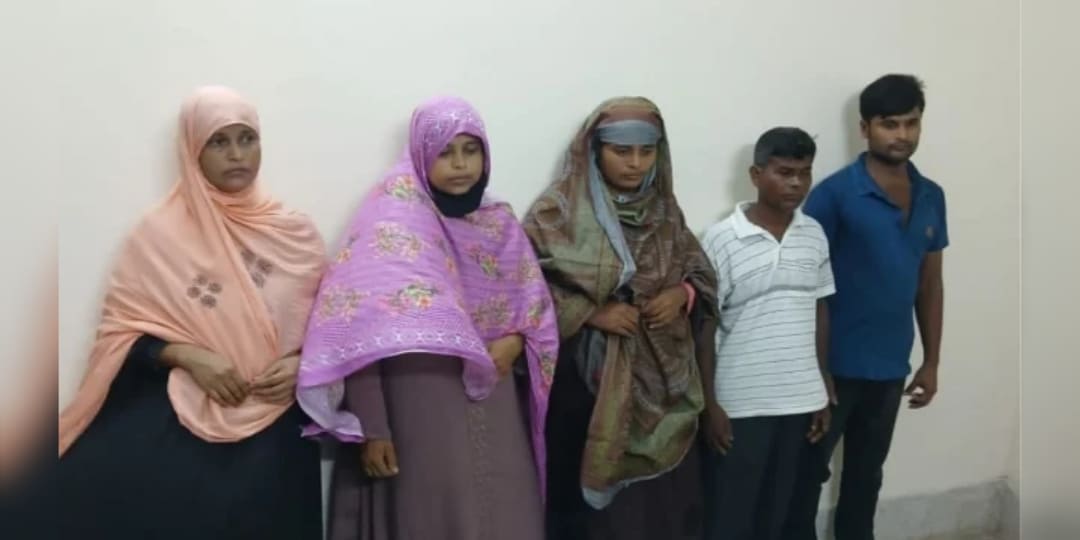 পাবনায় গর্ভধারিণী মাকে নির্মম মারধর: ছেলে-পুত্রবধূসহ ৫ জন আটক