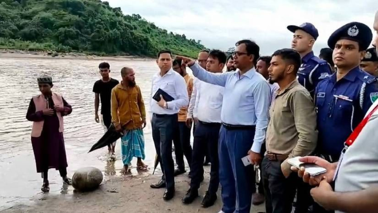 সিলেটের নতুন ডিসির কঠোর পদক্ষেপ: দায়িত্বের প্রথম দিনেই ভোলাগঞ্জে অভিযান, তিন ক্রাশার মিলের পাথর জব্দ
