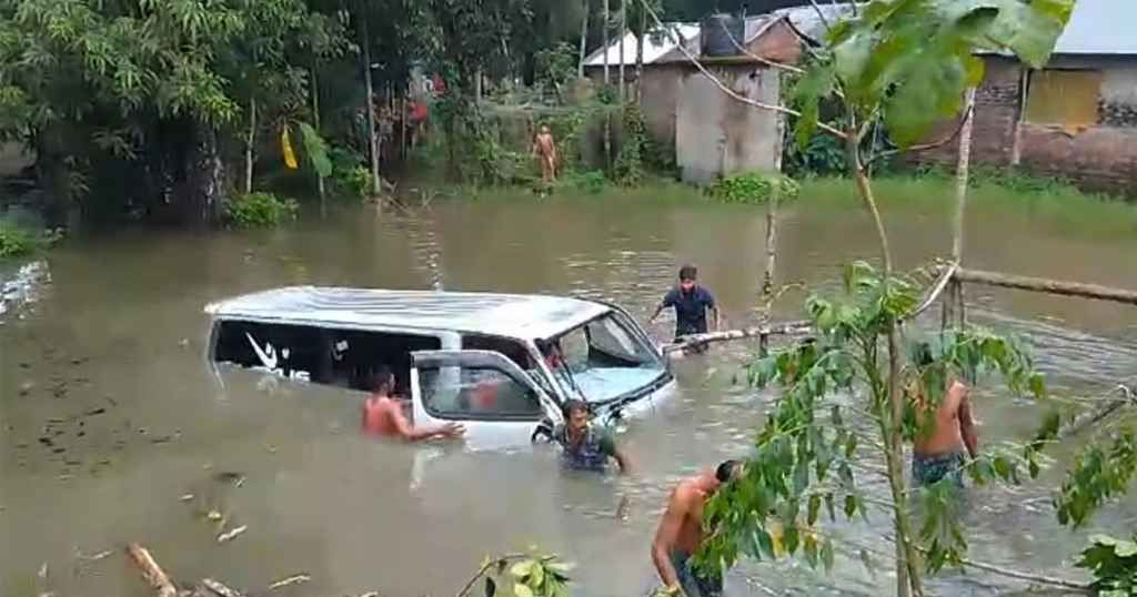 নোয়াখালীতে মর্মান্তিক সড়ক দুর্ঘটনা: প্রবাসীকে আনতে গিয়ে একই পরিবারের ৭ জন নিহত