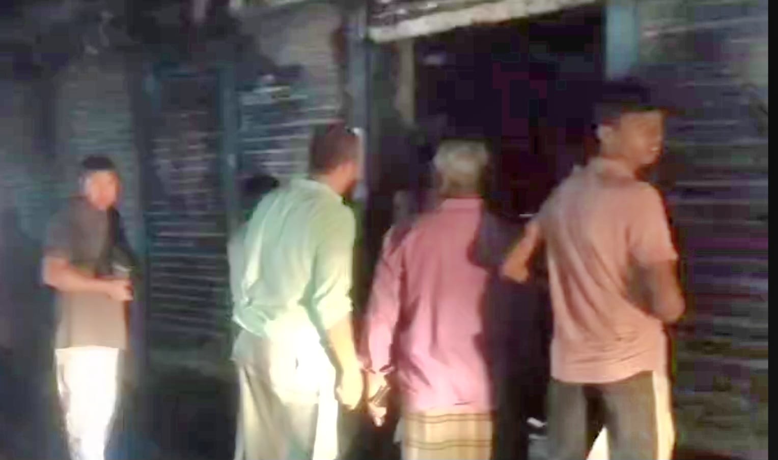 নড়িয়ার ভোজেশ্বর বন্দরের কুদ্দুস হার্ডওয়্যারে অগ্নিকান্ড