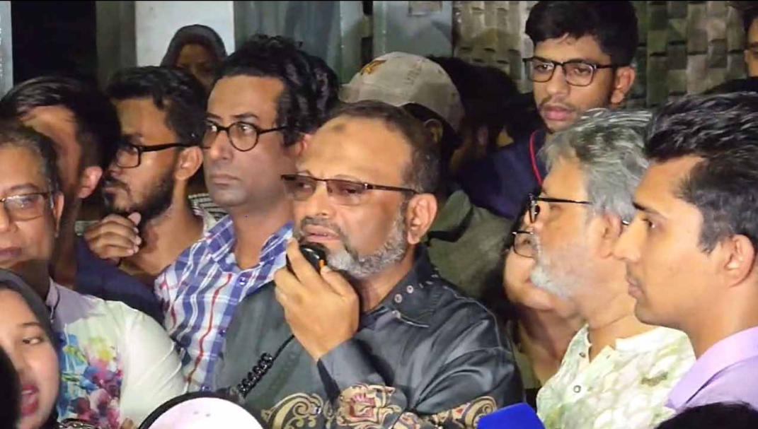 ঢাবির আবাসিক হলে ছাত্ররাজনীতি নিষিদ্ধের ঘোষণা বহাল, আন্দোলনরত শিক্ষার্থীদের ৬ দফা দাবি