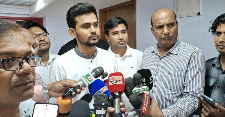 আসিফ মাহমুদের ‘হাঁসের মাংস’ বক্তব্য ভাইরাল: চাঁদাবাজি অভিযোগে বিতর্কে উপদেষ্টা
