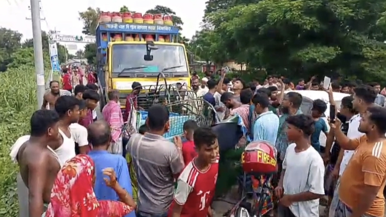 আড়াইহাজারে ট্রাক-সিএনজি মুখোমুখি সংঘর্ষে নারীসহ নিহত ২, আহত ৫ জনের অবস্থা আশঙ্কাজনক